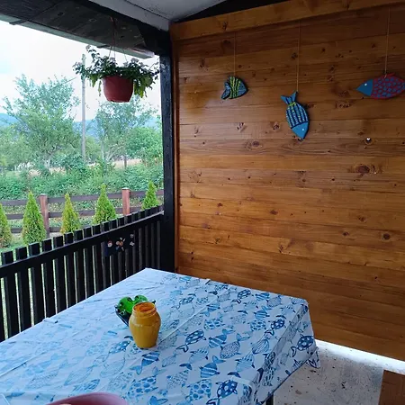 Brvnara Beli Vikendica